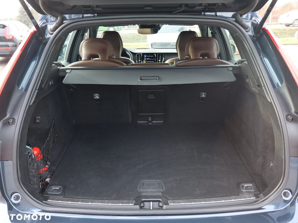 Volvo XC 60 B4 D AWD Momentum - 16