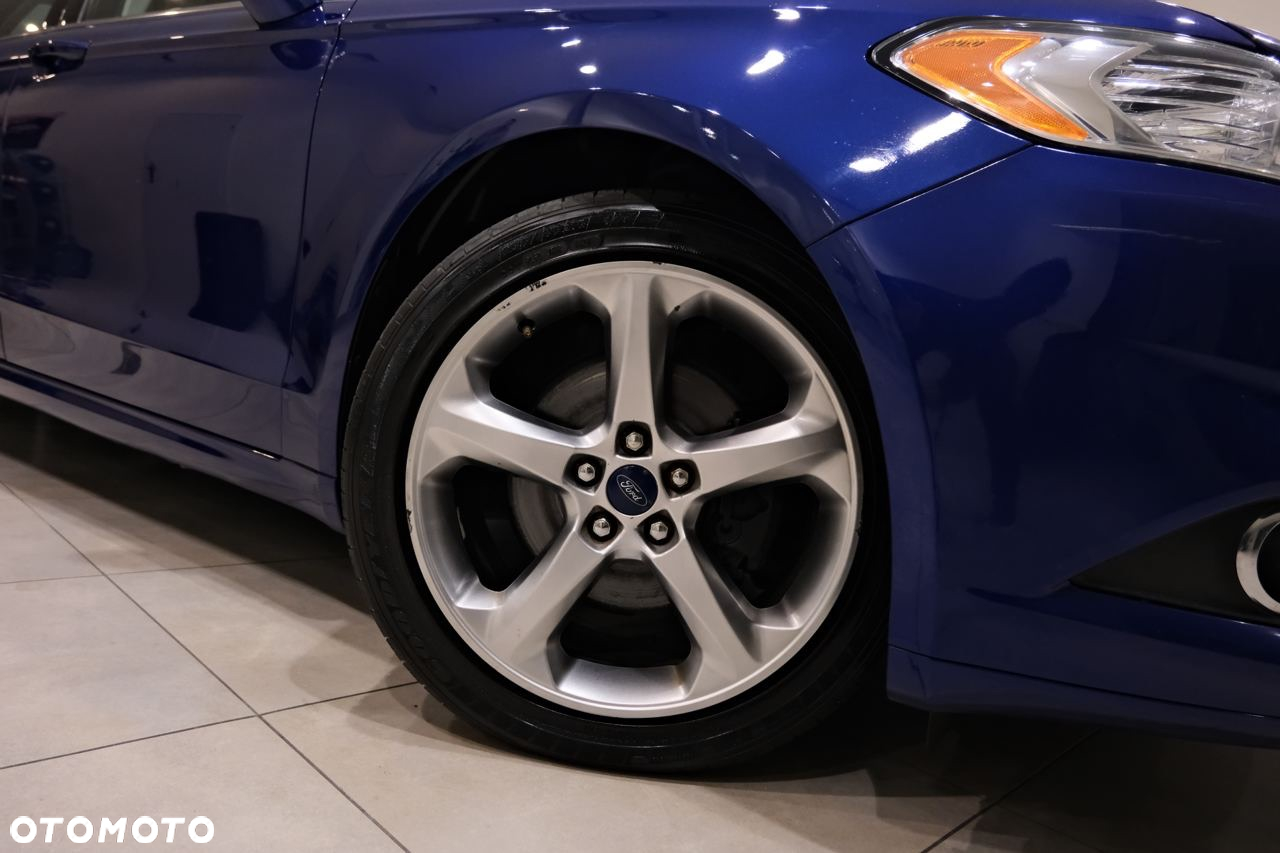 Ford Fusion - 4