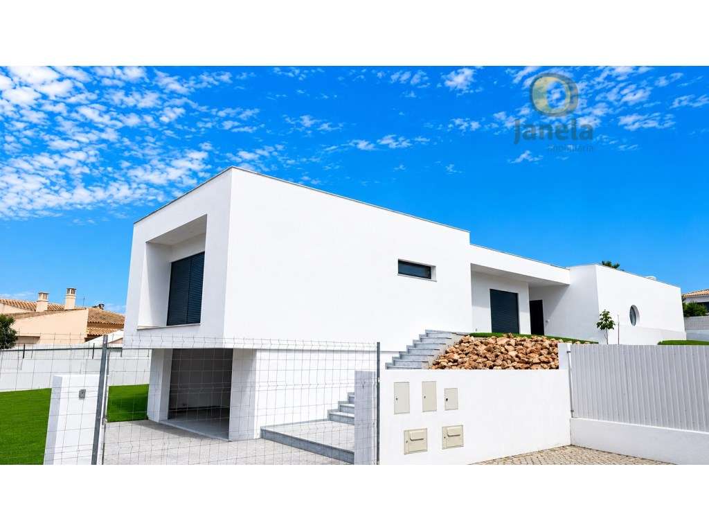 NOVA moradia Contemporânea com piscina overflow - Grande imagem: 3/23