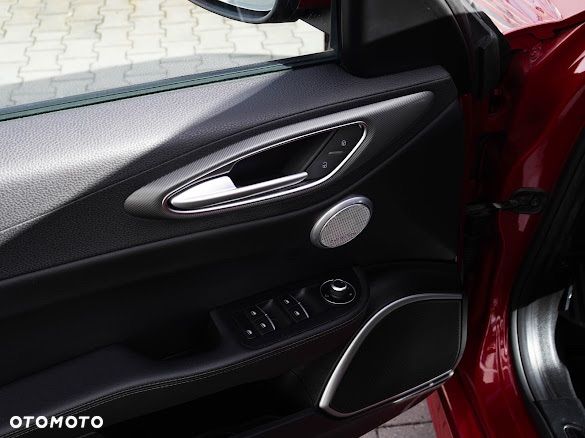 Alfa Romeo Giulia 2.0 Turbo 16V AT8 Veloce Ti - 24