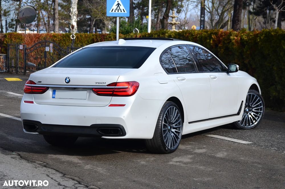 BMW Seria 7 750i xDrive - 11