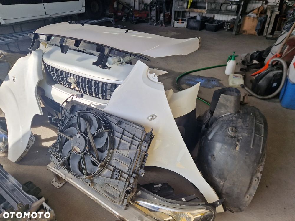 Sprzedam kompletny przód do peugota Experta 2019 - 1