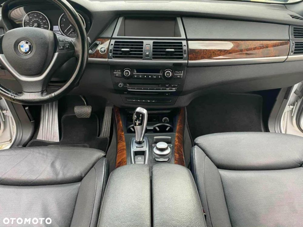 BMW X5 4.8i xDrive - 8