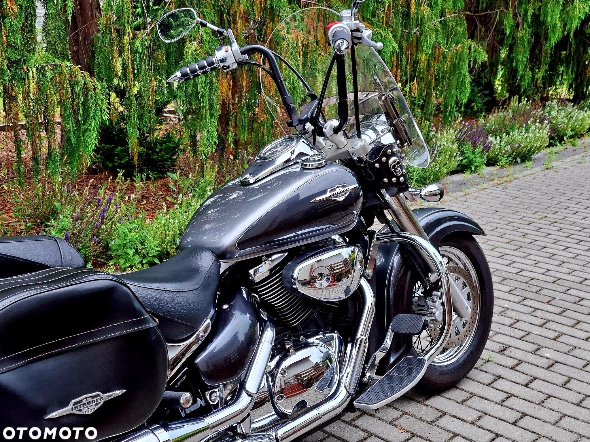 Suzuki Intruder - 13