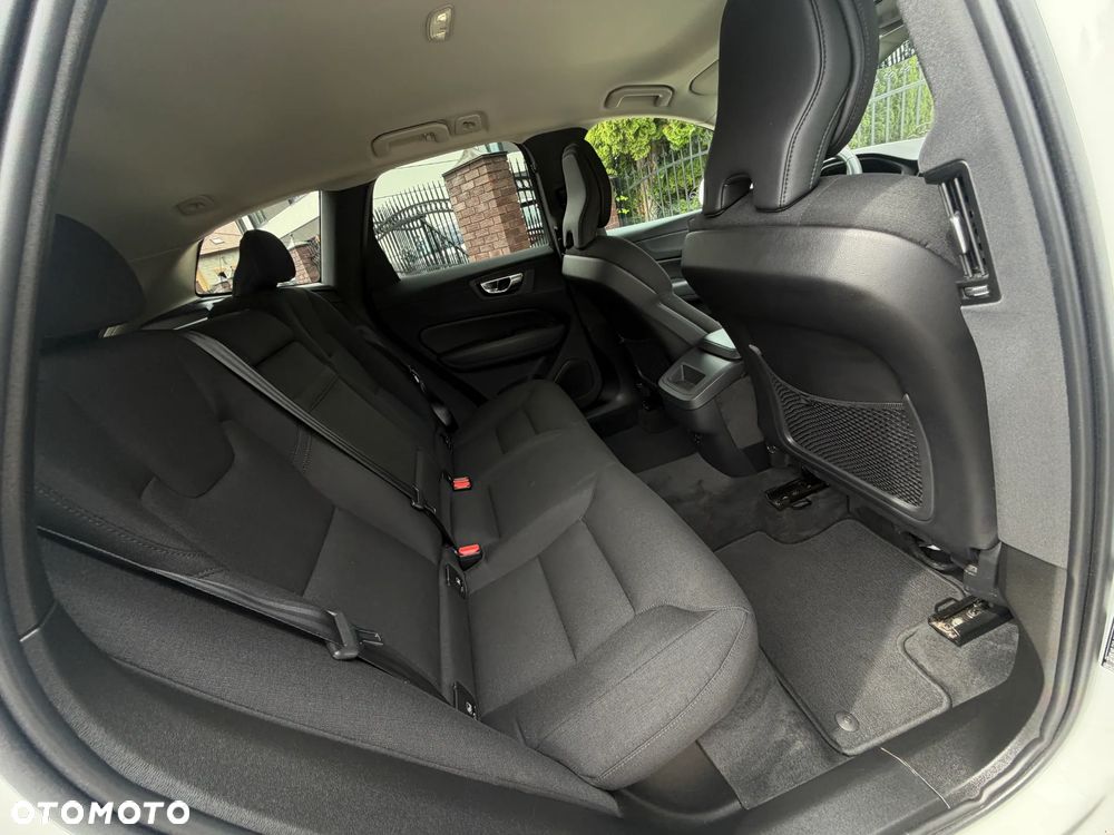 Volvo XC 60 B4 B Momentum Pro - 30