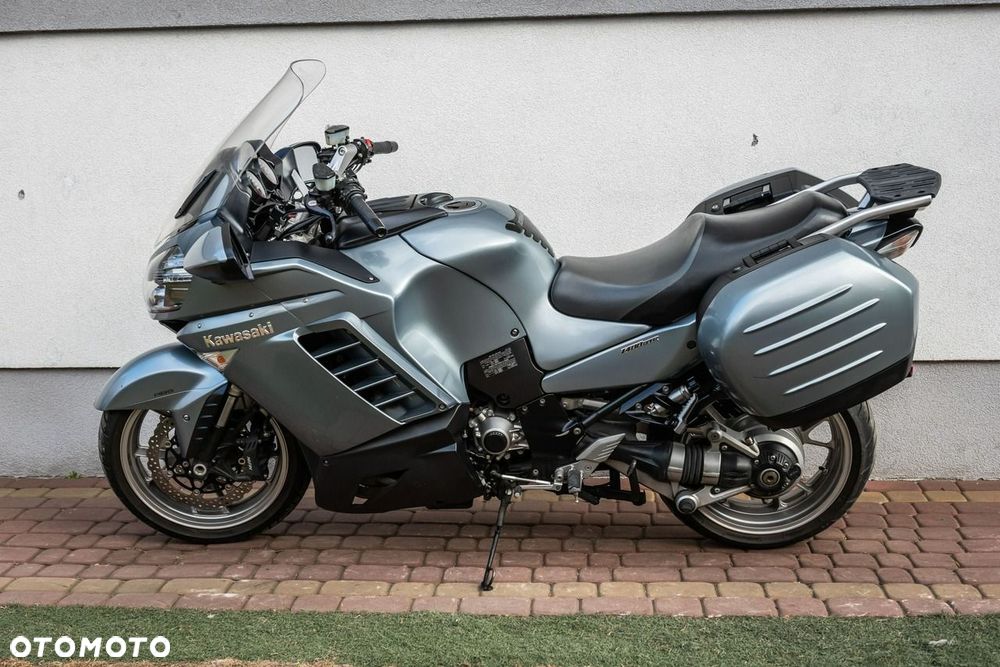 Kawasaki GTR - 6
