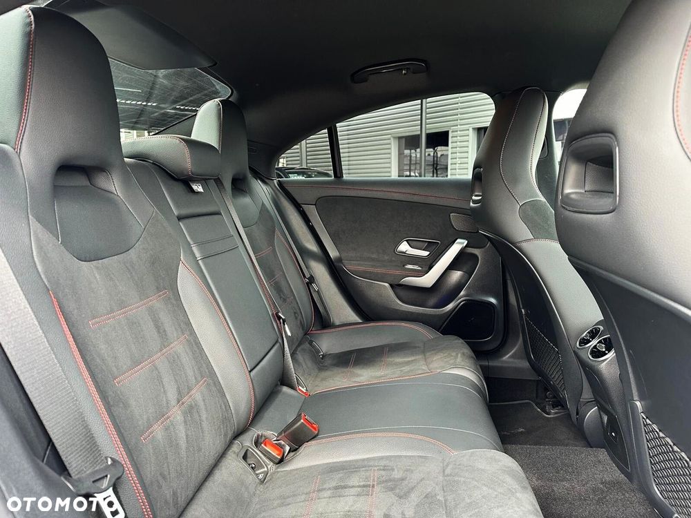 Mercedes-Benz CLA - 12