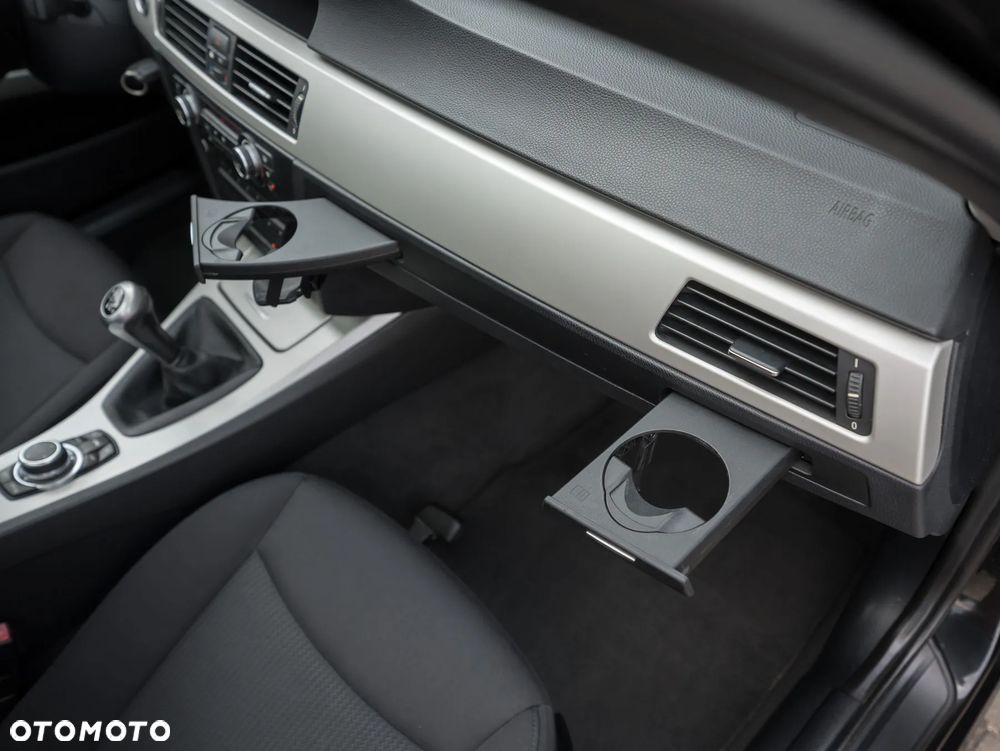 BMW Seria 3 318i Edition Exclusive - 32