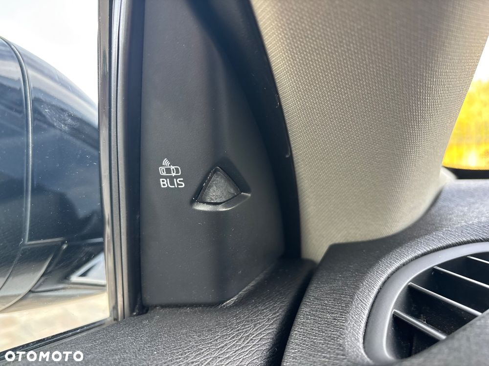 Volvo V40 Cross Country - 21
