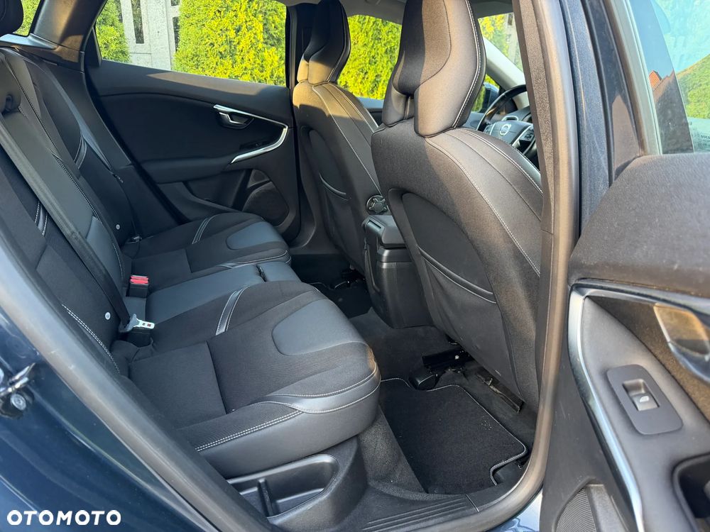 Volvo V40 D2 Momentum - 22