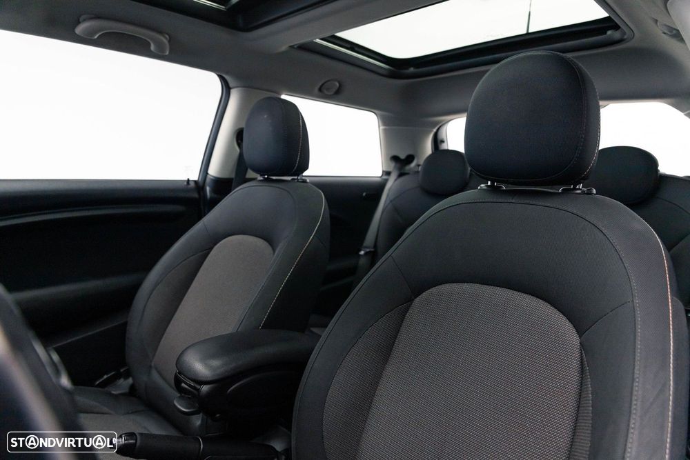 MINI 3 Portas Cooper D Aut. - 19