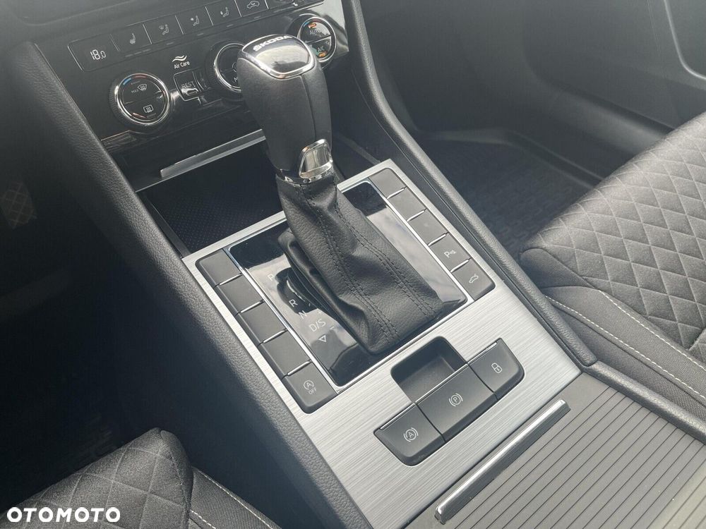 Skoda Superb 1.5 TSI Ambition DSG - 19