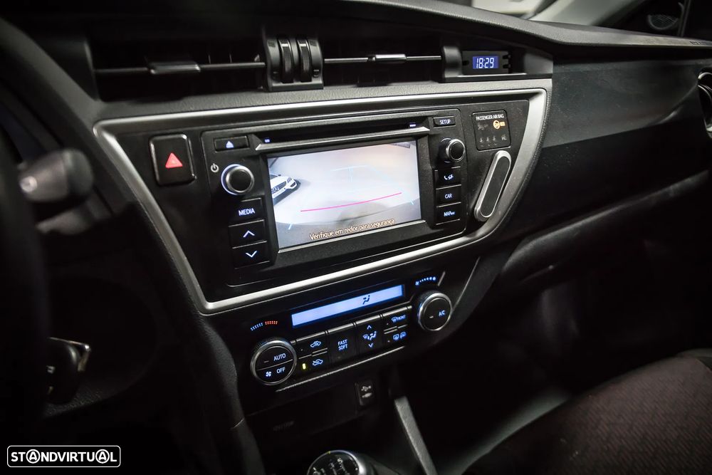 Toyota Auris 1.4 D-4D Exclusive+Navi - 10