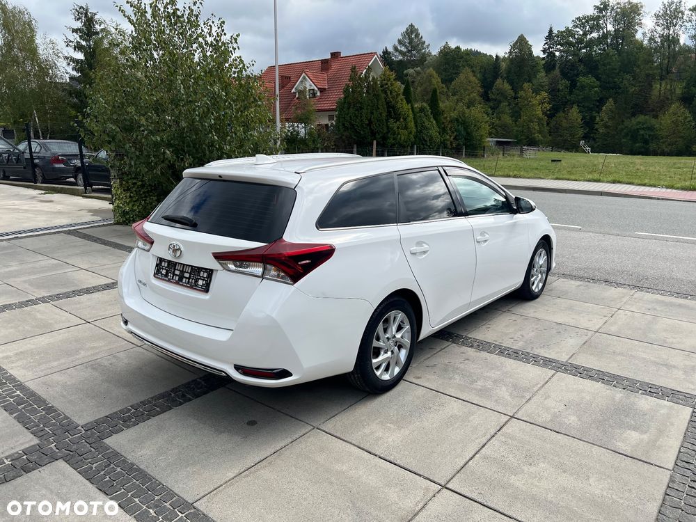 Toyota Auris 2016 photo 5
