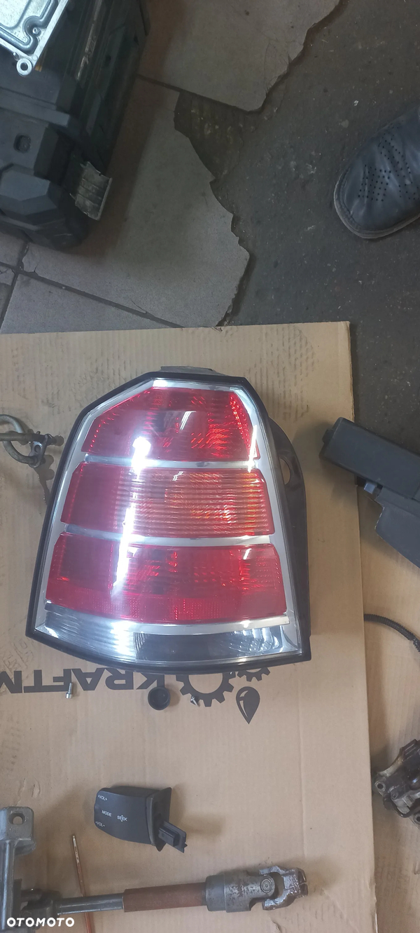 LAMPA LEWA TYLNA OPEL ZAFIRA B 06r  poznan