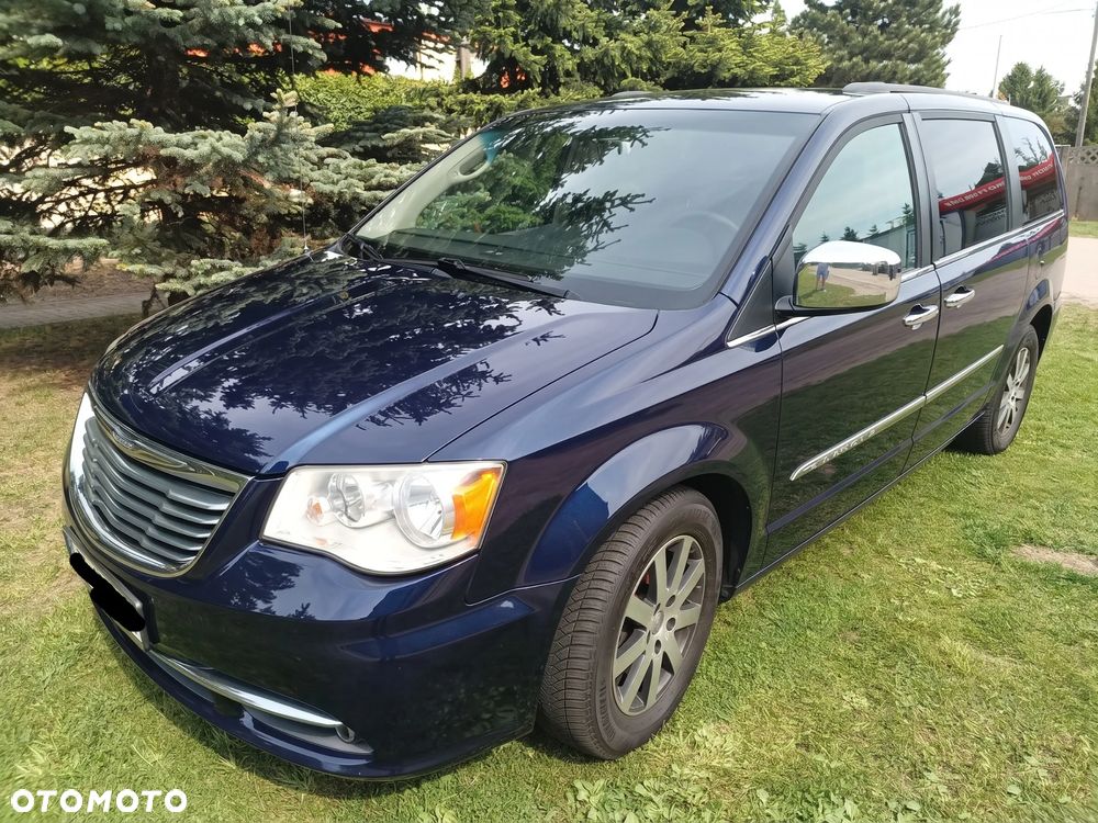 Chrysler Town & Country - 3