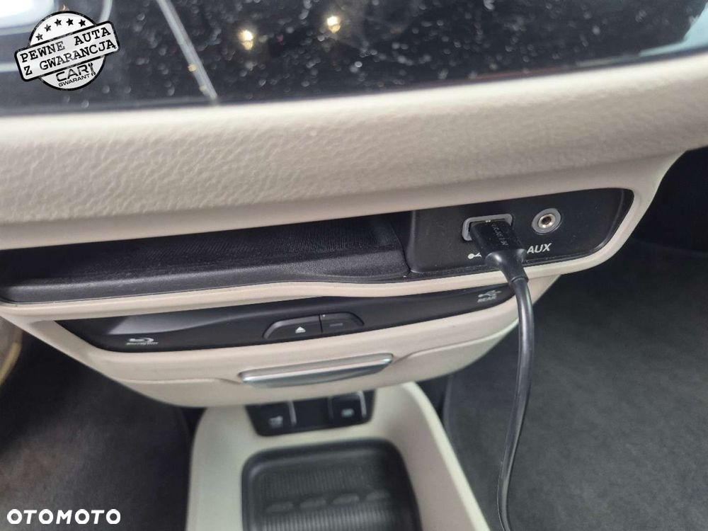 Chrysler Pacifica - 35