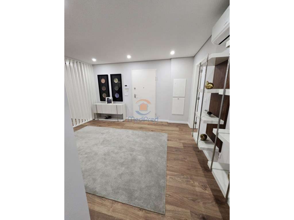 Apartamento T3 c/ 2 Varandas de 15 m2 e 2 Parqueamentos | Alverca d... - Grande imagem: 5/52
