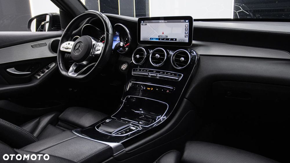 Mercedes-Benz GLC 300 e 4-Matic AMG Line - 17