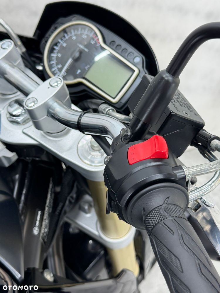 Suzuki GSR - 17