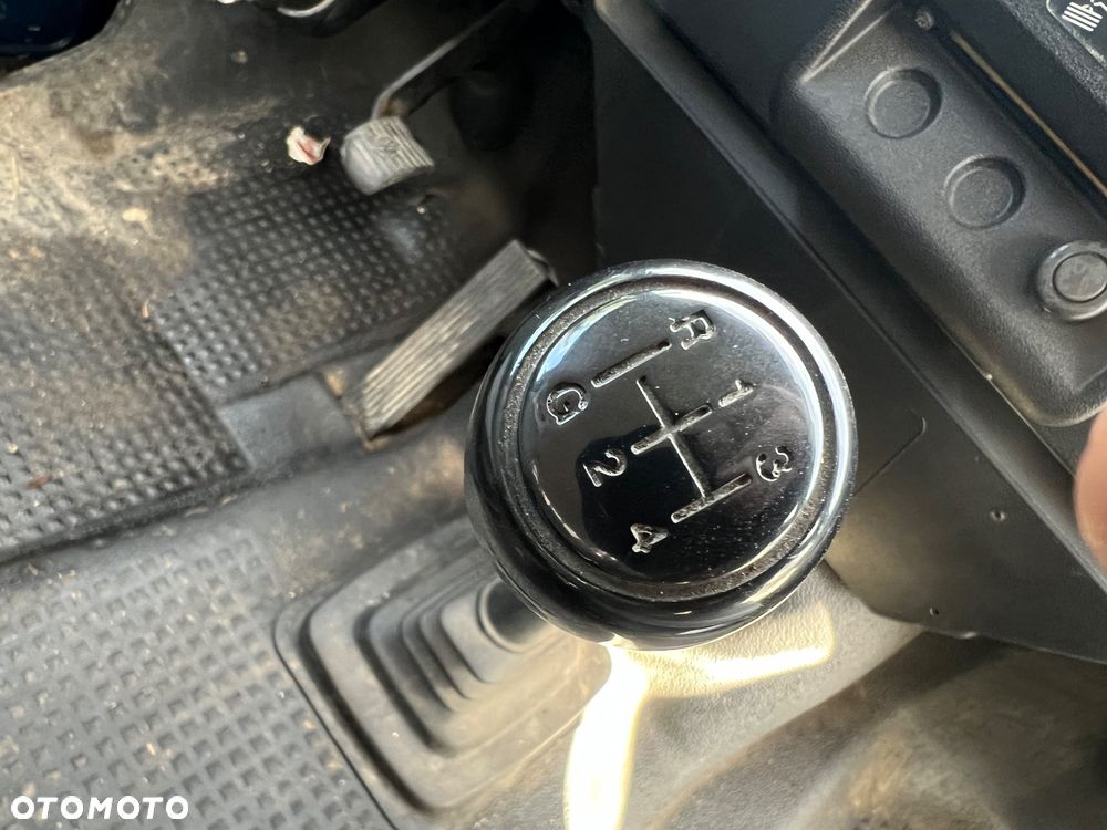 Volkswagen Caravelle - 17