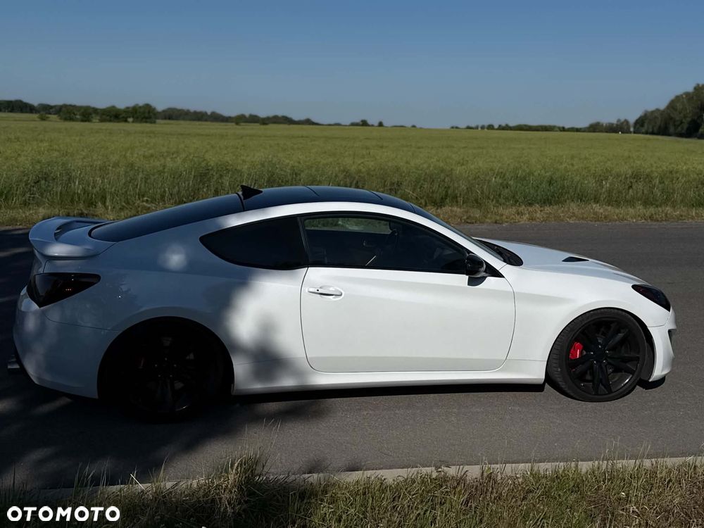 Hyundai Genesis Coupe 3.8 V6 Executive - 35