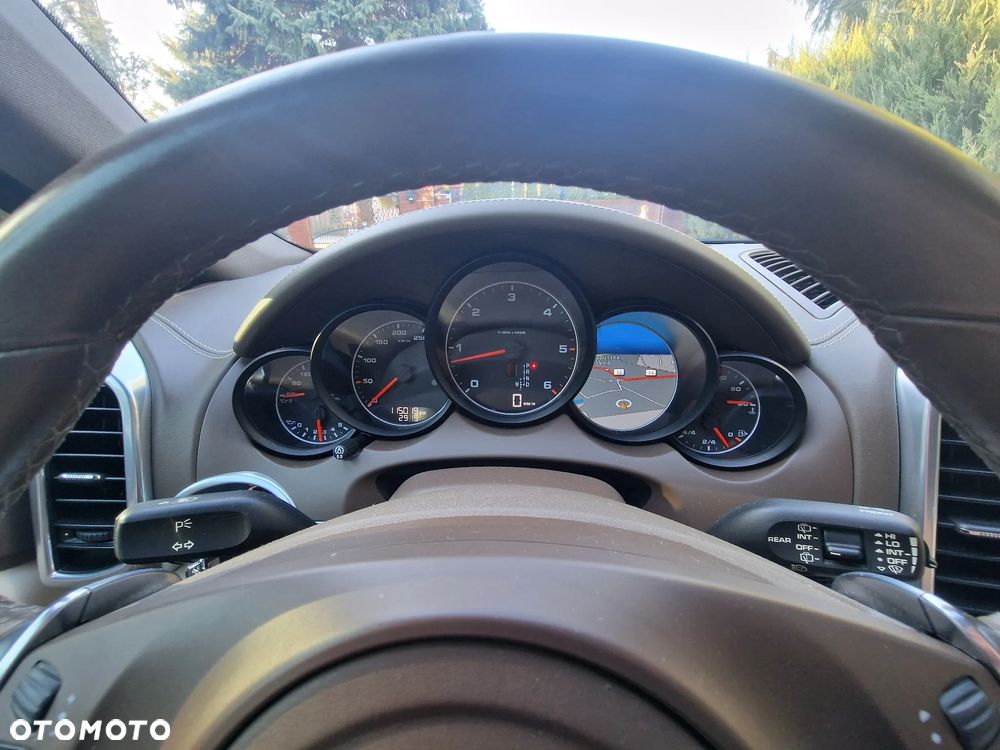 Porsche Cayenne - 12
