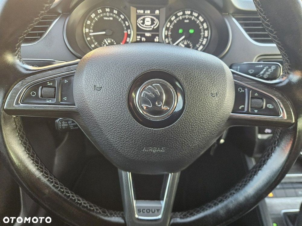 Skoda Octavia 2.0 TDI 4x4 DSG Scout - 25