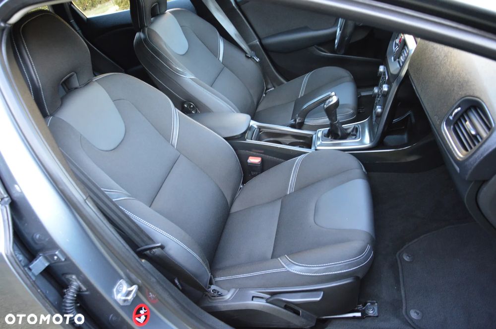 Volvo V40 - 25