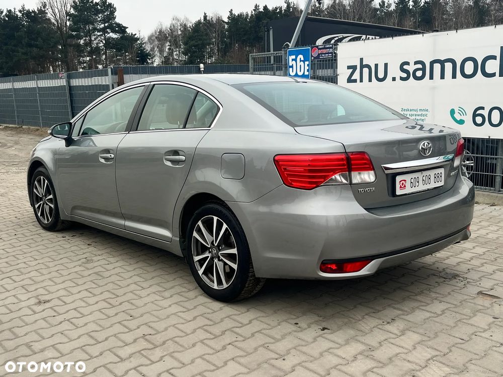 Toyota Avensis 1.6 Premium - 8