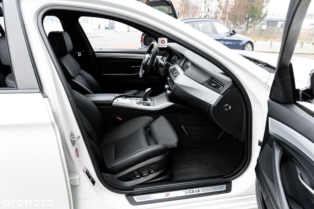 BMW Seria 5 M550d xDrive - 25