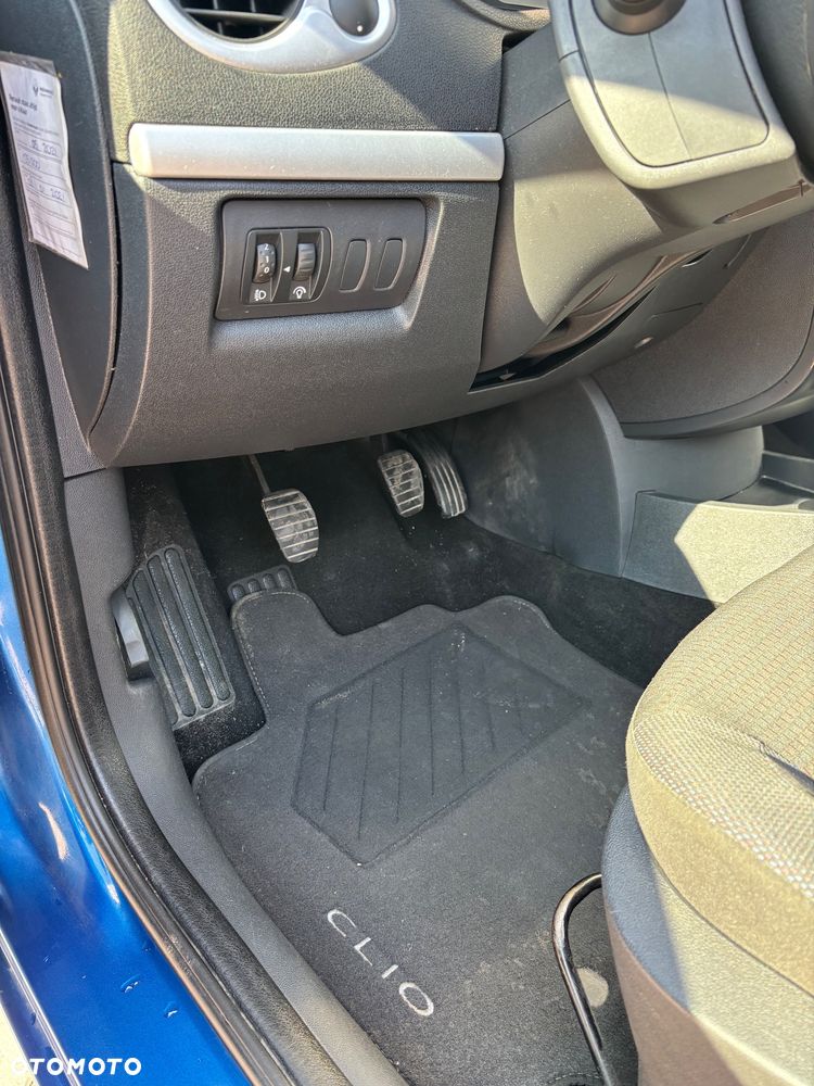 Renault Clio - 22