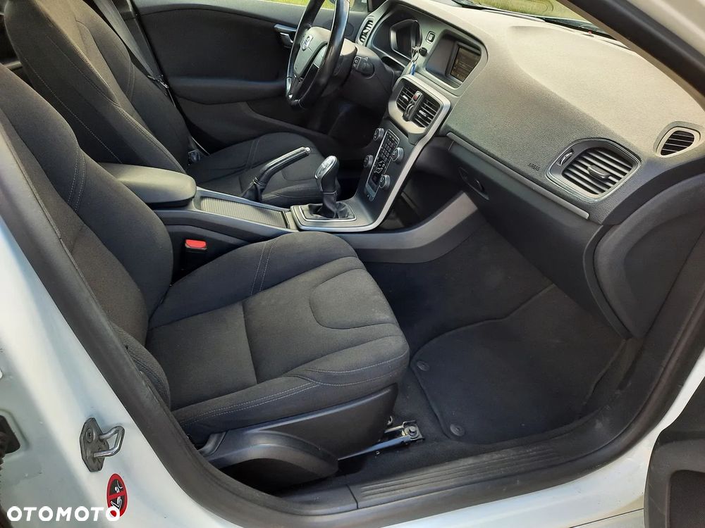 Volvo V40 D3 Momentum - 23