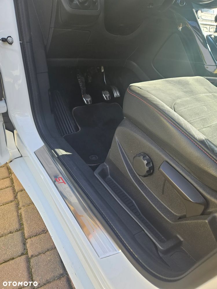 Ford Kuga 1.5 TDCi FWD ST-Line - 11