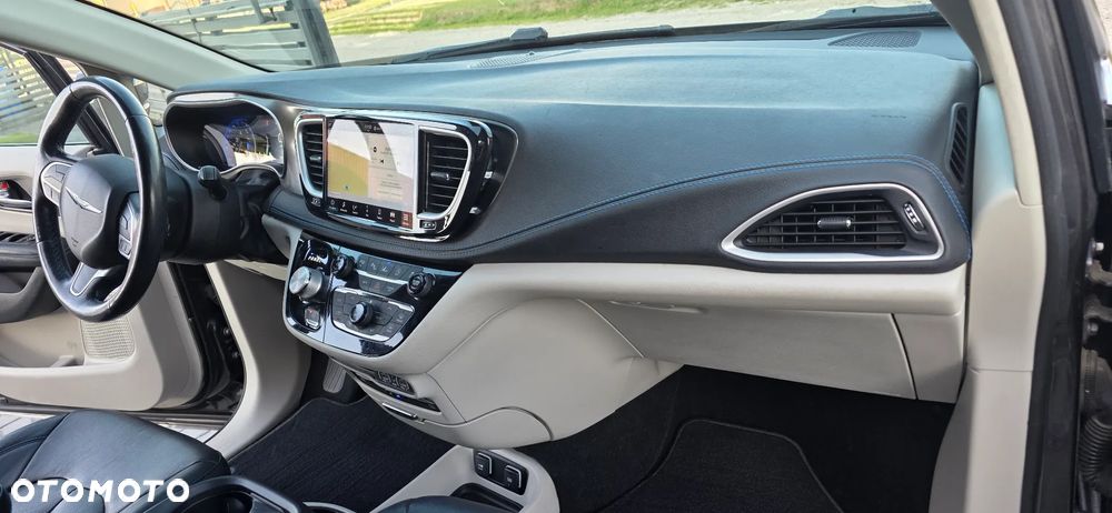 Chrysler Pacifica - 35