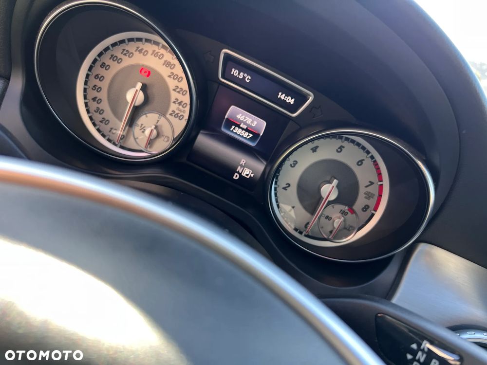 Mercedes-Benz GLA 180 7G-DCT AMG Line - 10