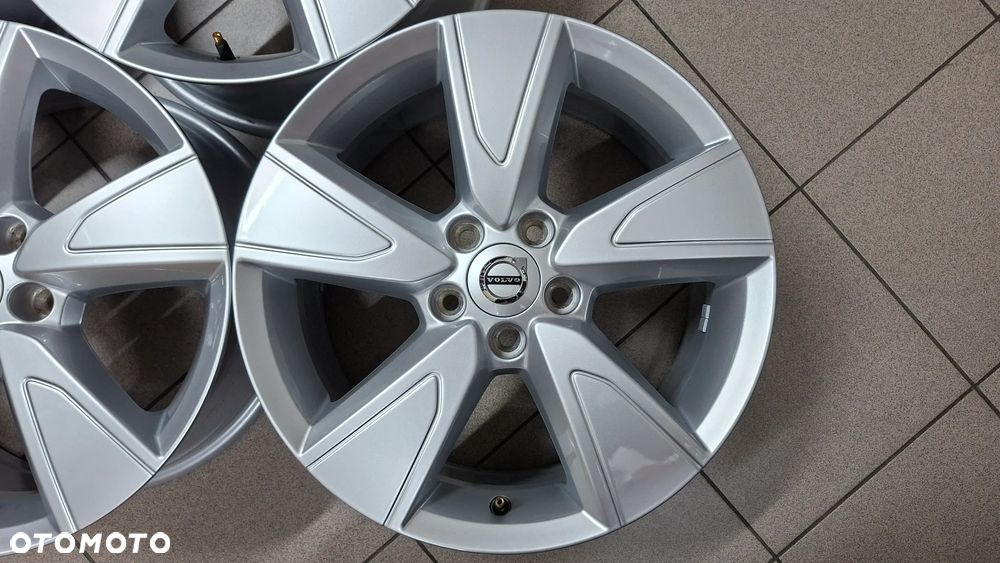 Felgi Aluminiowe 17 Volvo XC 40 5x108 ET 50.5 - 5
