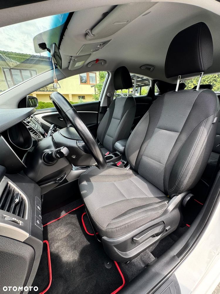 Hyundai i30 1.6 D Classic + - 27