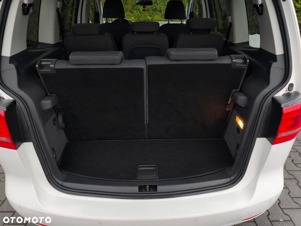 Volkswagen Touran - 25