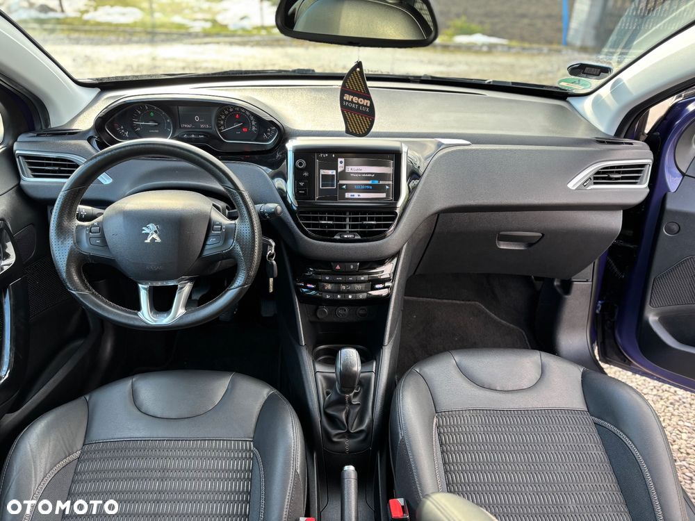Peugeot 208 - 12