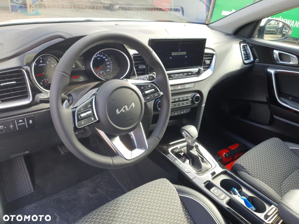 Kia Ceed - 9