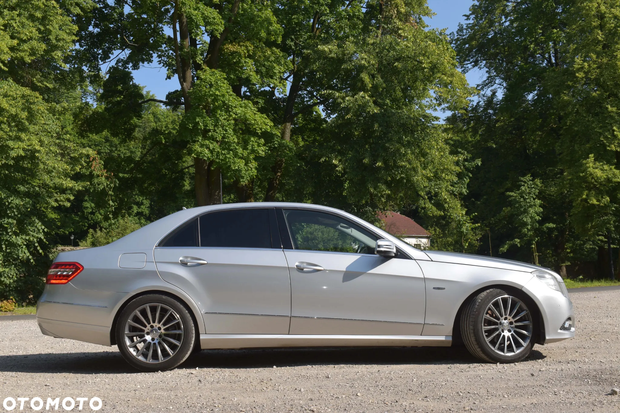 Mercedes-Benz Klasa E 220 CDI BlueEff Avantgarde - 2
