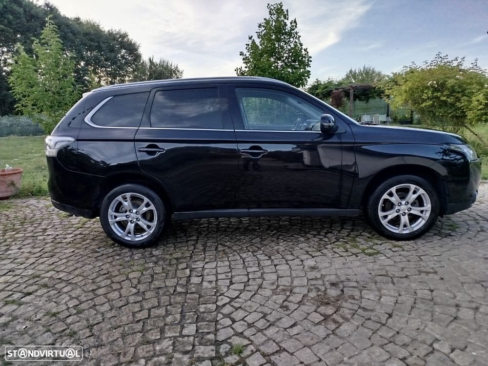 Mitsubishi Outlander 2.2 DI-D Instyle Navi - 2