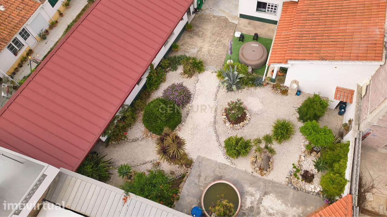 Linda Moradia T2 com Jardim e garagem a poucos kms de Martinho do Port - Grande imagem: 3/34