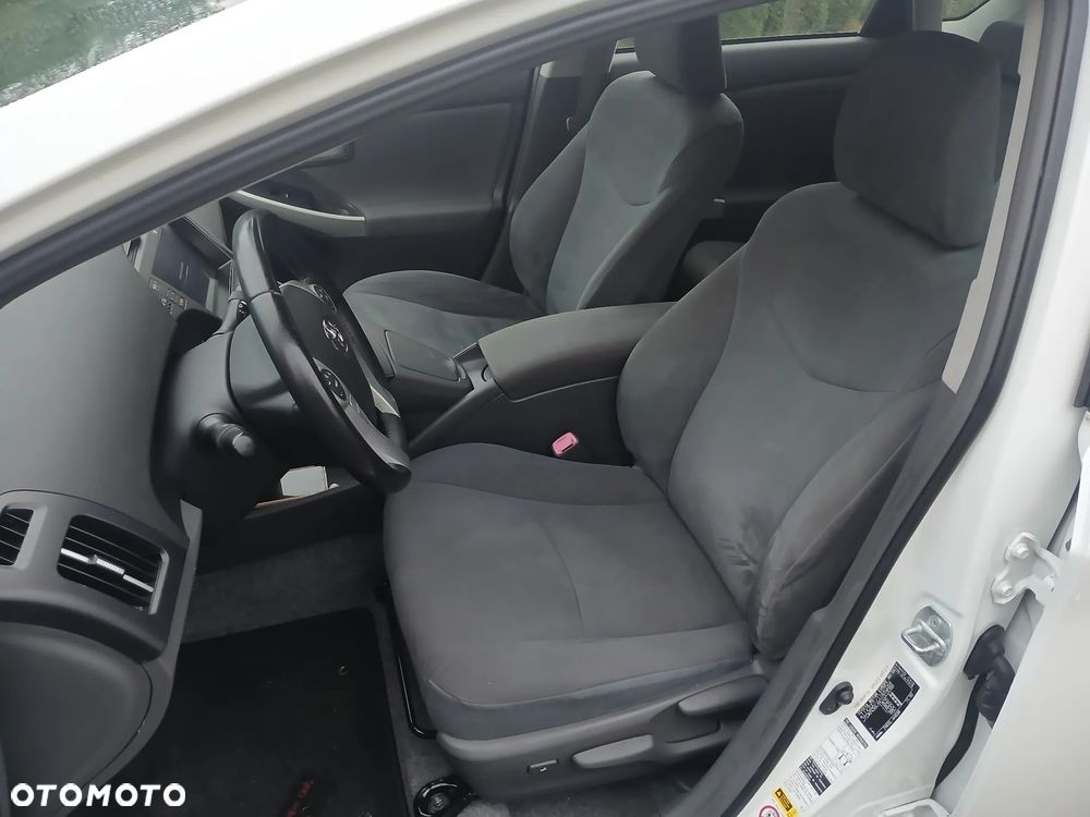 Toyota Prius (Hybrid) Executive - 23