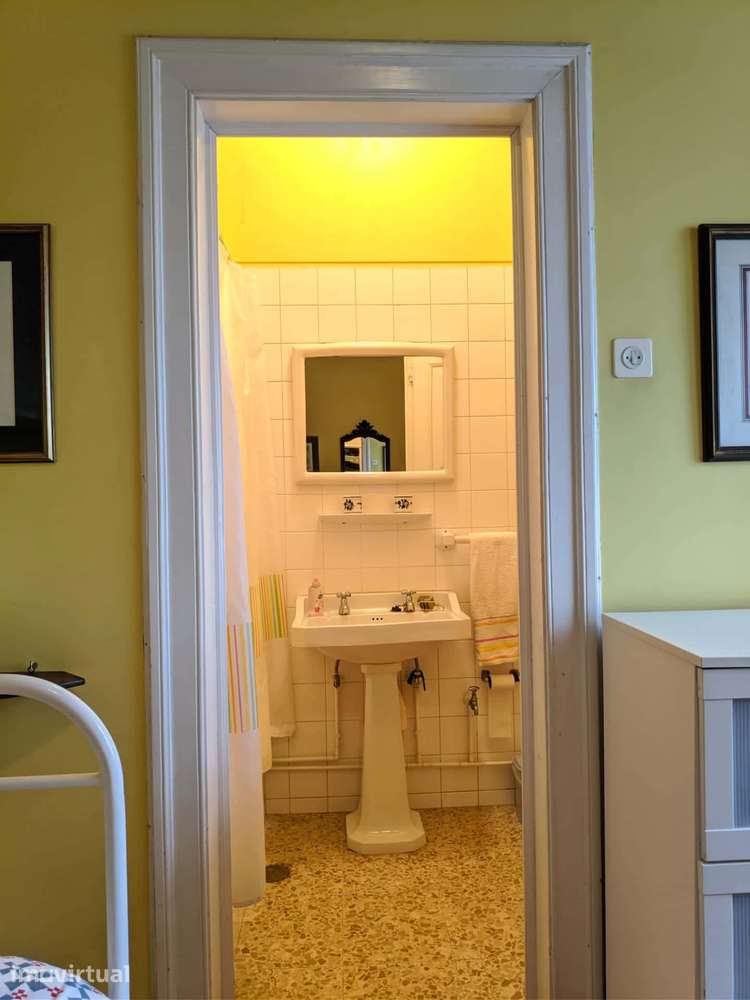 Twin Ensuite Hera in a typical Portuguese home - Grande imagem: 3/42