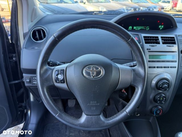 Toyota Yaris - 12