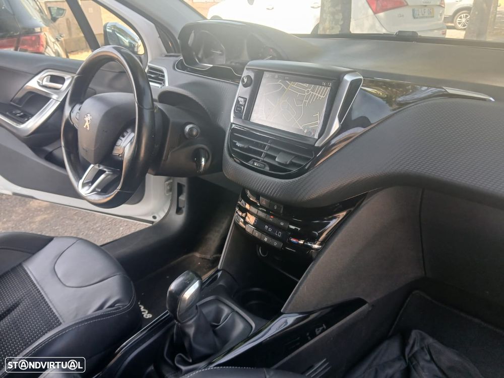 Peugeot 2008 1.2 PureTech Allure - 19
