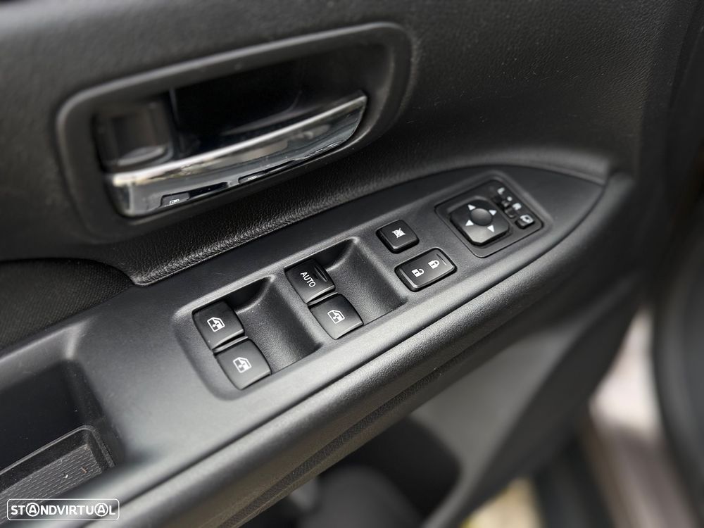 Mitsubishi Outlander 2.2 DI-D 4WD Intense - 11