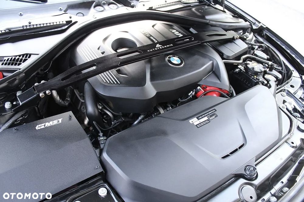 BMW Seria 3 330i xDrive Sport Line - 16